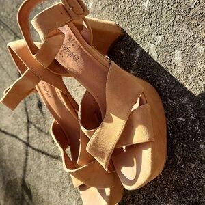 Jeffrey Campbell Tan Suede Platform Heels Sz 8.5